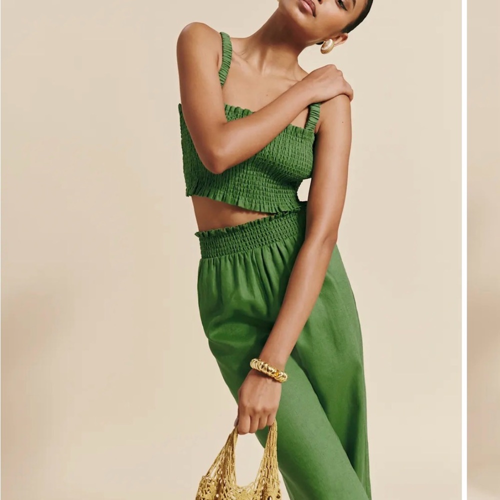 Vera linen two piece set from reformation in Palm green!